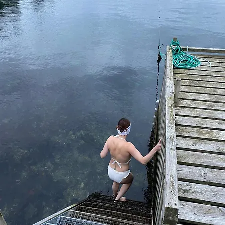 Nydelig Ved Sjoen Med Oppvarmet Basseng Bergen