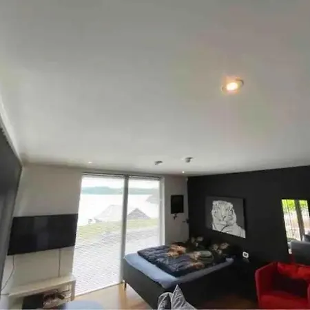 Nydelig Ved Sjoen Med Oppvarmet Basseng Villa *