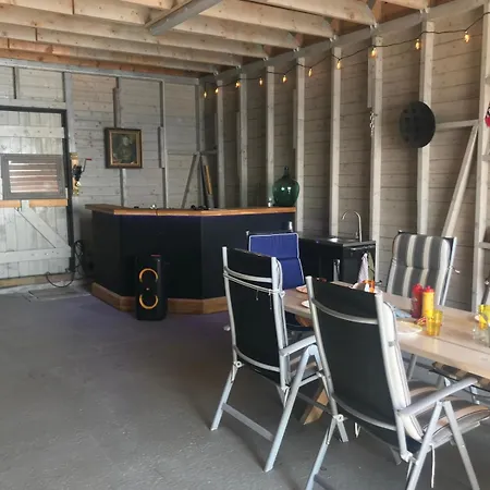 Βίλα Nydelig Ved Sjoen Med Oppvarmet Basseng *