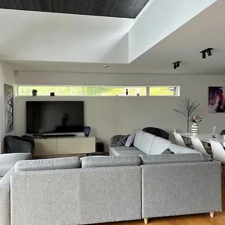 Nydelig Ved Sjoen Med Oppvarmet Basseng * Bergen