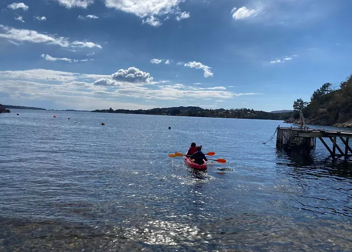 Nydelig Ved Sjoen Med Oppvarmet Basseng 卑爾根