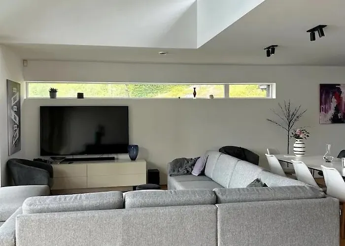 Nydelig Ved Sjoen Med Oppvarmet Basseng * 卑爾根