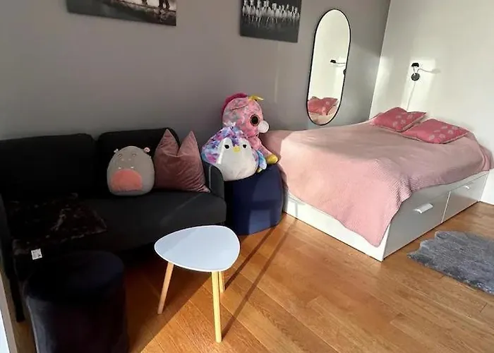 Βίλα Nydelig Ved Sjoen Med Oppvarmet Basseng