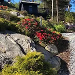 Nydelig Ved Sjoen Med Oppvarmet Basseng Villa Bergen