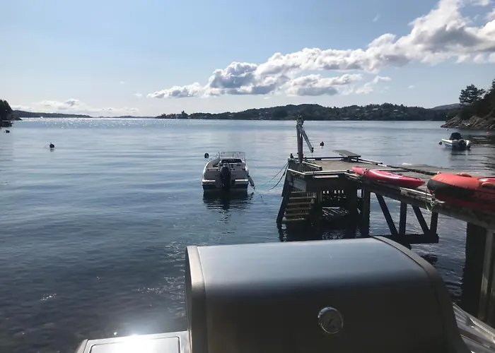 Vila Nydelig Ved Sjoen Med Oppvarmet Basseng *