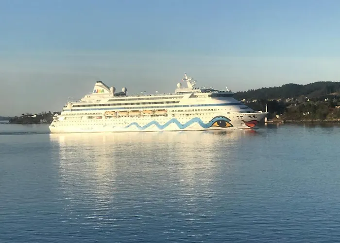 Vila Nydelig Ved Sjoen Med Oppvarmet Basseng *