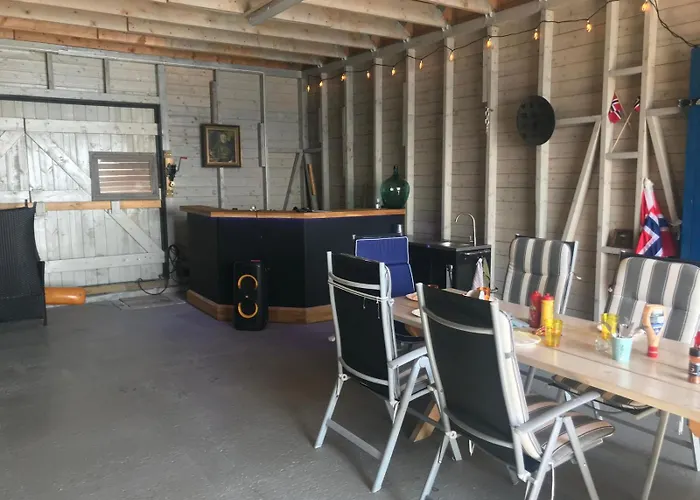 Vila Nydelig Ved Sjoen Med Oppvarmet Basseng *